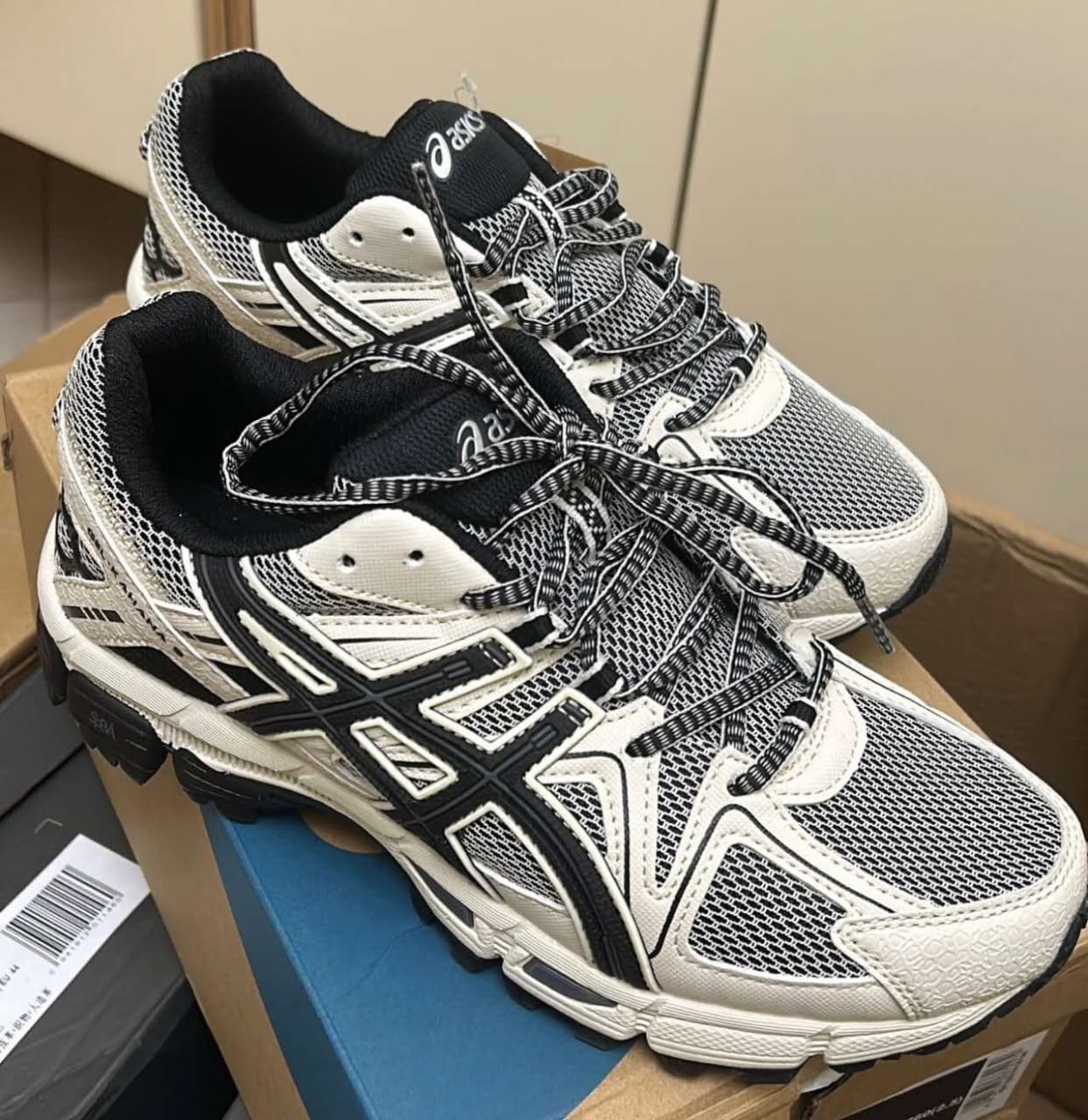 ASICS Gel-Kahana 8 Trail Running Sneakers
